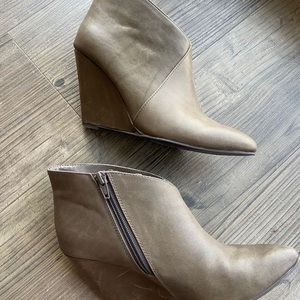 Seychelles Gray Brown ankle boots wedges heels 7.5